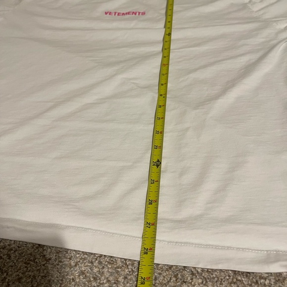 Vetements Pink Logo Label T Shirt White - Picture 10 of 10